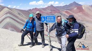 montaña colores vivicunca - rainbow mountain cusco andean hike